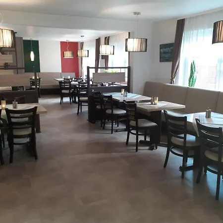 Weinhaus 호텔 *